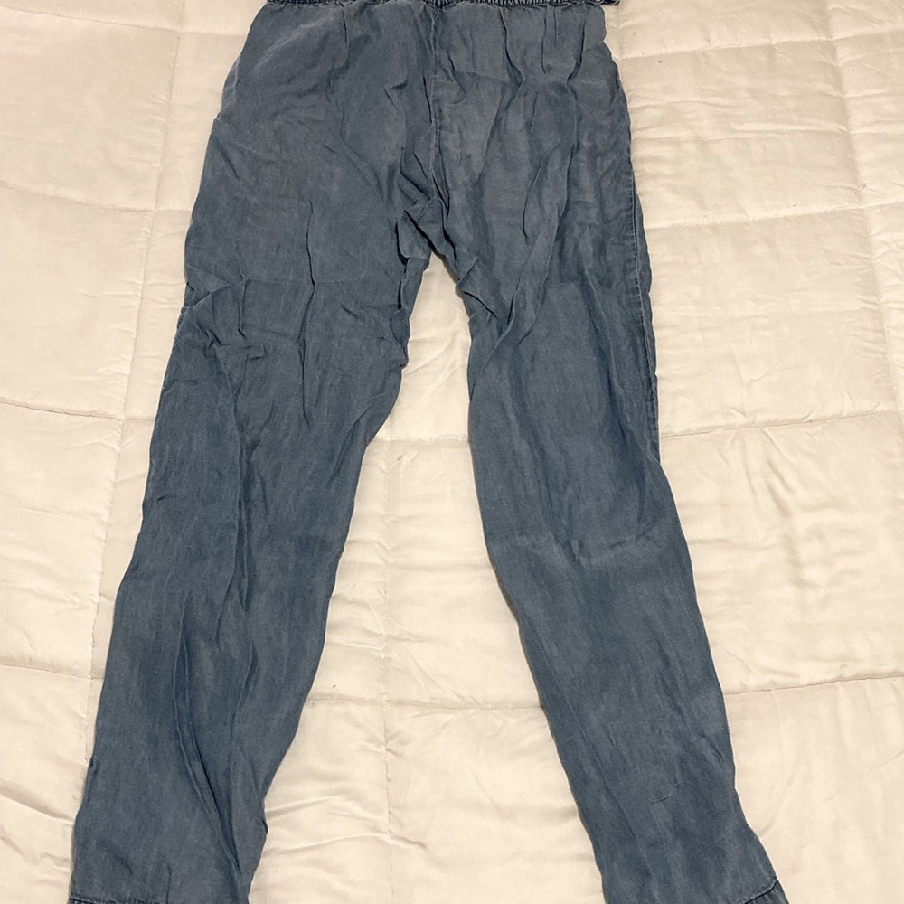 Women’s lounge pants. Elastic waistband. Skinny around ankles